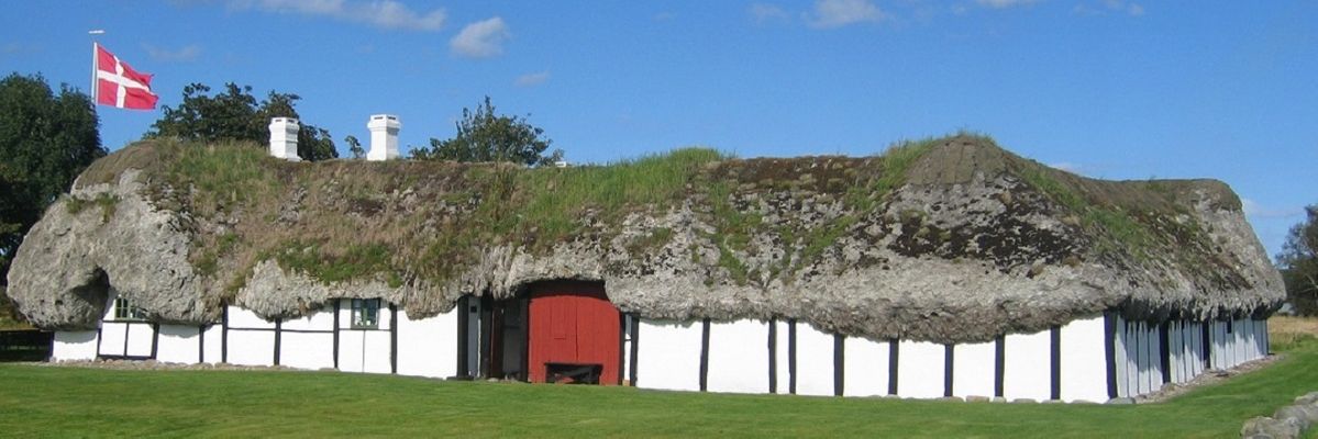 Der Museumshof auf Læsø hat ein imponierendes Tangdach.