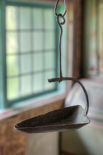 Tranlampe i dagligstuen på Museumsgården