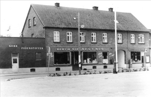 Museumshuset holder til i en gammel ombygget købmandsgård midt i Byrum på Læsø