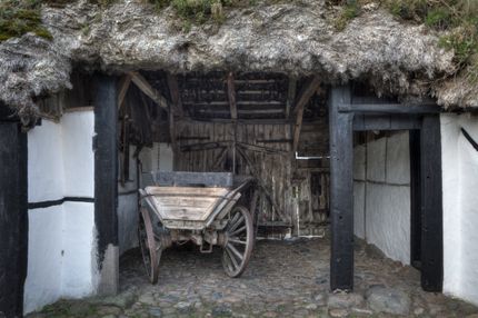 Vognporten med vognen på Museumsgården